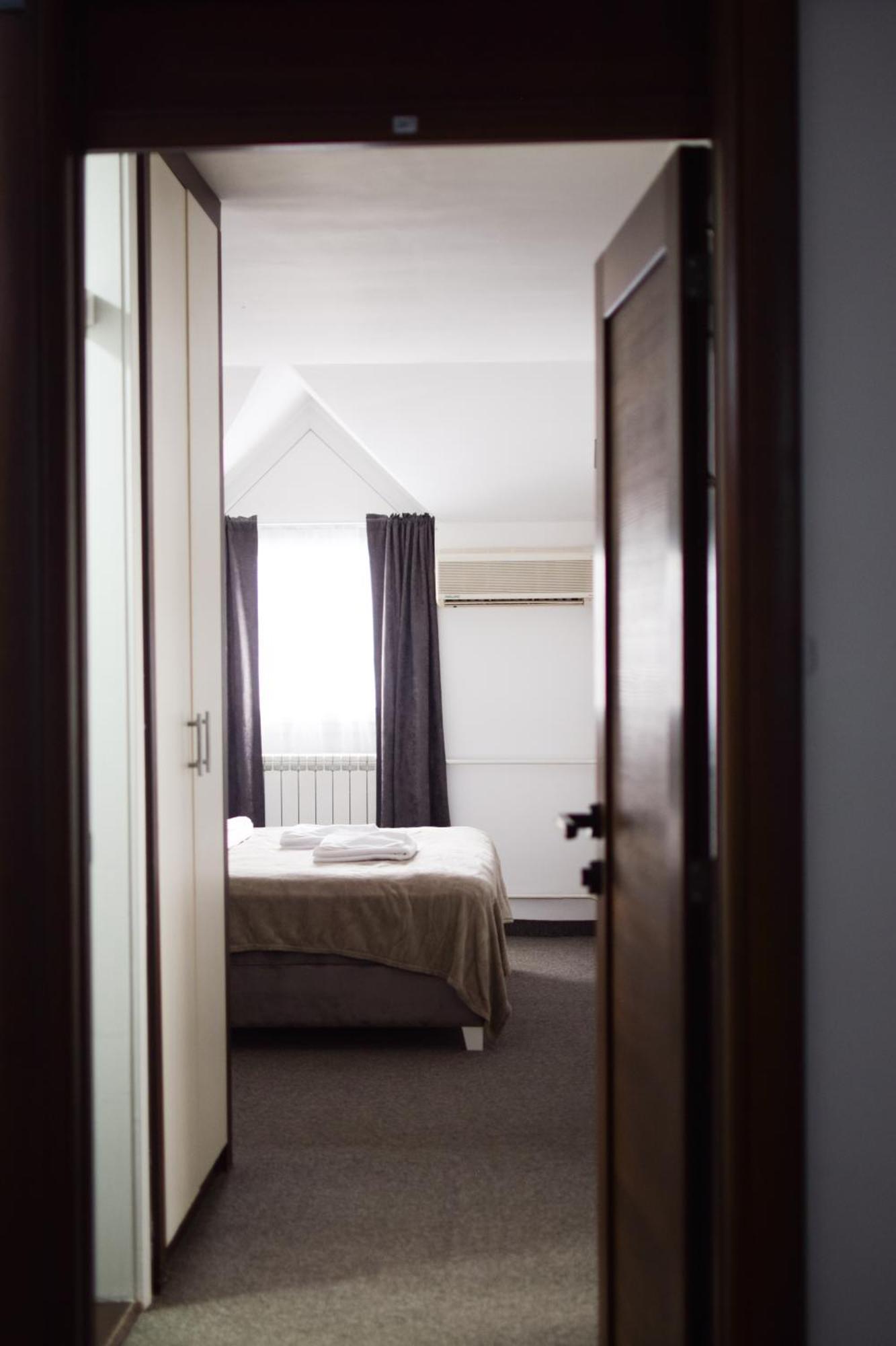 Hotel Tiski Cvet Novi Becej Ngoại thất bức ảnh